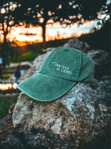 pawtner in crime sapka - vintage pine