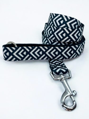 Feketén fehéren kutya nyakörv és póráz szett